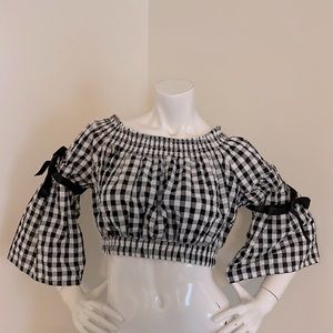 Sear sucker black white crop top with ribbon on sleeves